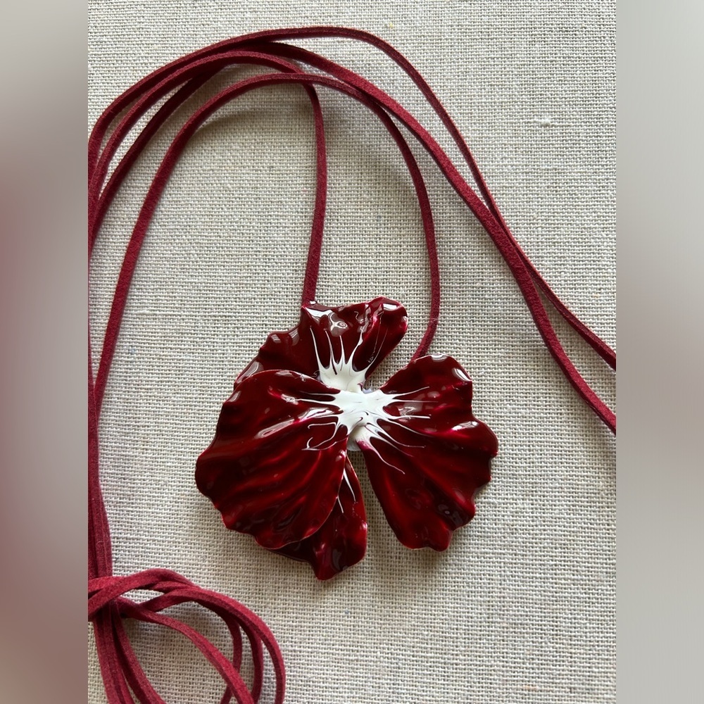 NWOT Red Floral Enamel Choker Necklace - Picture 5 of 6